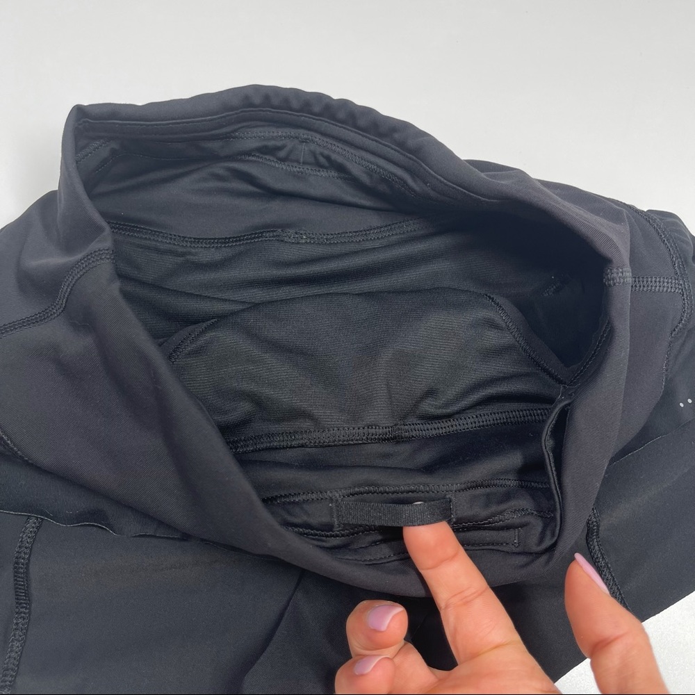 Sold✨Lululemon Chase Me Short 2.5" Black 2 - Picture 6 of 8